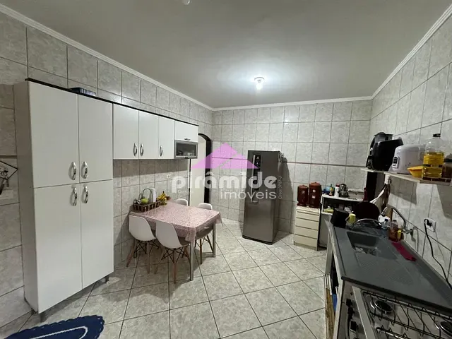 Sobrado com 125m² 4 quartos e 2 banheiros, à venda, no bairro Jardim Cruzeiro do Sul em São José dos Campos
