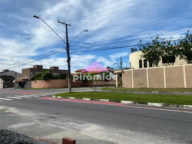 Casa com 85m² 2 quartos e 3 banheiros, à venda, no bairro Pontal de Santa Marina em Caraguatatuba