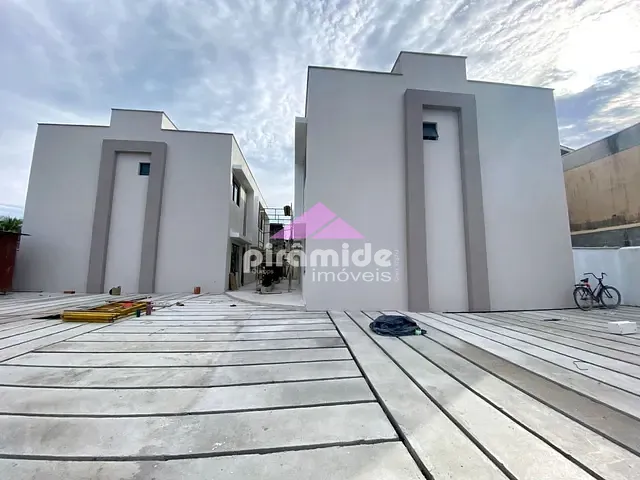 Casa com 85m² 2 quartos e 3 banheiros, à venda, no bairro Pontal de Santa Marina em Caraguatatuba