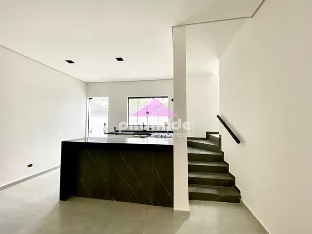 Casa com 85m² 2 quartos e 3 banheiros, à venda, no bairro Pontal de Santa Marina em Caraguatatuba