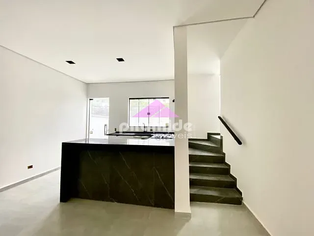 Casa com 85m² 2 quartos e 3 banheiros, à venda, no bairro Pontal de Santa Marina em Caraguatatuba