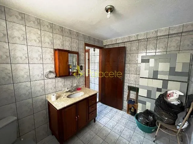 Casa com 288m² 3 quartos e 2 banheiros, à venda, no bairro Loteamento Residencial Andrade em Pindamonhangaba