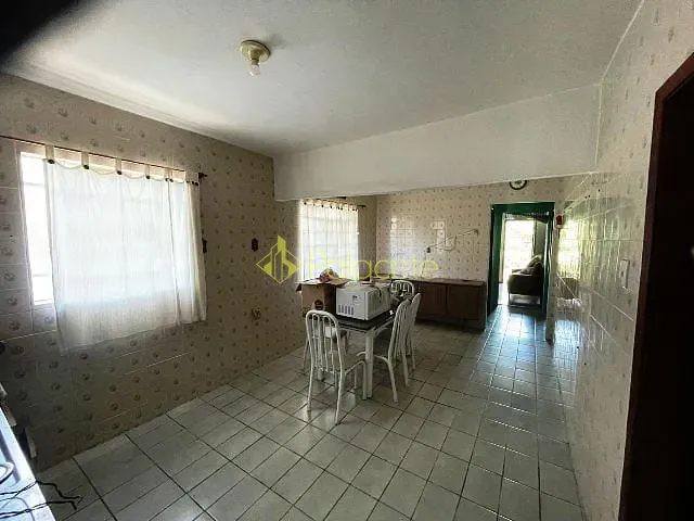Casa com 288m² 3 quartos e 2 banheiros, à venda, no bairro Loteamento Residencial Andrade em Pindamonhangaba