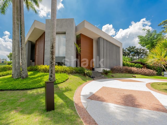 Casa com 1780m² 5 quartos e 6 banheiros, à venda, no bairro Residencial Tamboré em Barueri