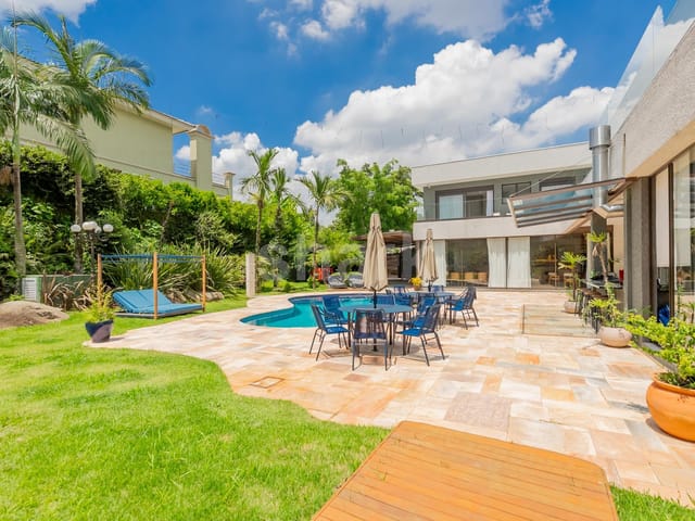 Casa com 1780m² 5 quartos e 6 banheiros, à venda, no bairro Residencial Tamboré em Barueri