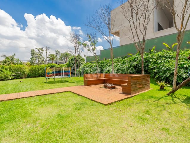 Casa com 1780m² 5 quartos e 6 banheiros, à venda, no bairro Residencial Tamboré em Barueri