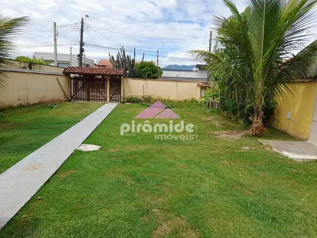 Casa com 360m² 2 quartos e 1 banheiro, à venda, no bairro Pontal de Santa Marina em Caraguatatuba