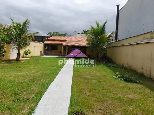 Casa com 360m² 2 quartos e 1 banheiro, à venda, no bairro Pontal de Santa Marina em Caraguatatuba