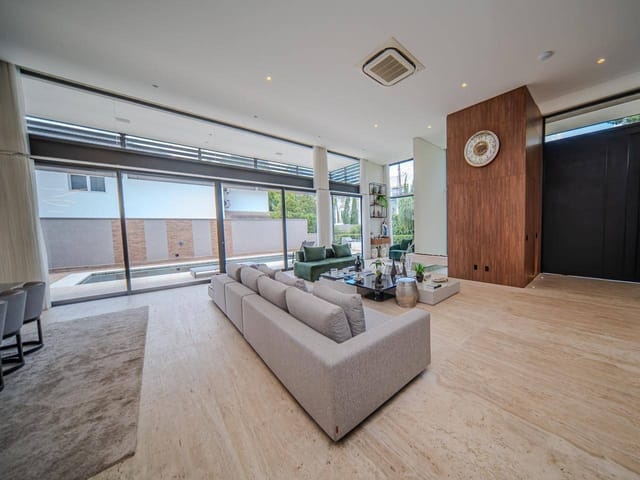 Casa com 848m² 4 quartos e 6 banheiros, à venda, no bairro Alphaville Residencial Um em Barueri