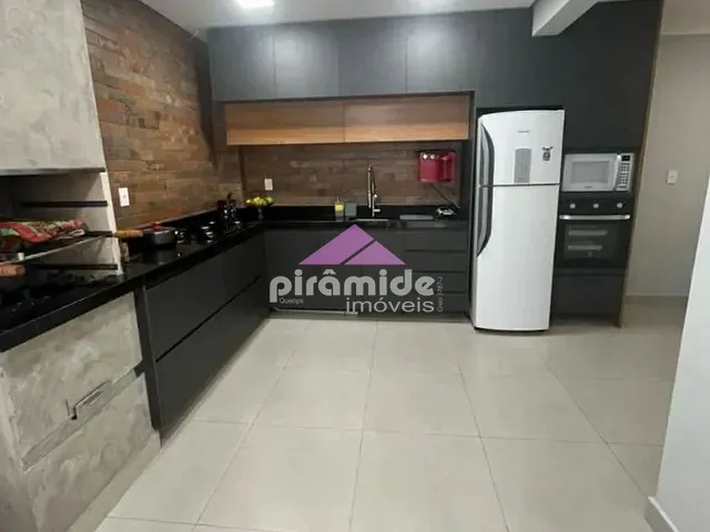 Casa com 120m² 2 quartos e 2 banheiros, à venda, no bairro Eugênio de Mello em São José dos Campos