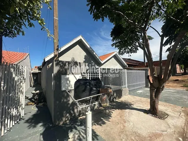 Casa com 250m² 4 quartos e 3 banheiros, à venda, no bairro Conjunto Habitacional Alexandre Urbanas em Londrina