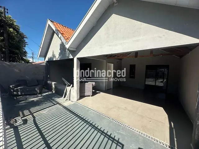 Casa com 250m² 4 quartos e 3 banheiros, à venda, no bairro Conjunto Habitacional Alexandre Urbanas em Londrina