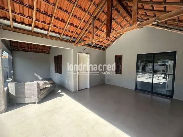 Casa com 250m² 4 quartos e 3 banheiros, à venda, no bairro Conjunto Habitacional Alexandre Urbanas em Londrina