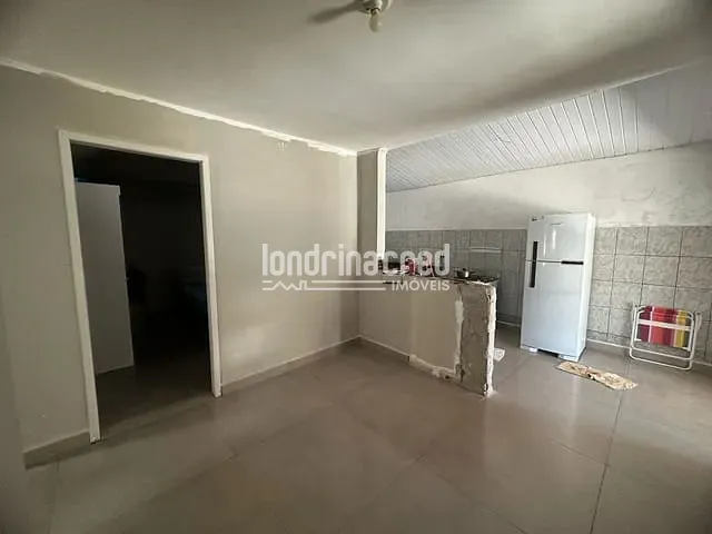 Casa com 250m² 4 quartos e 3 banheiros, à venda, no bairro Conjunto Habitacional Alexandre Urbanas em Londrina