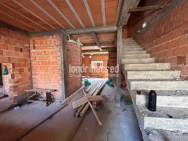 Casa com 210m² 3 quartos e 5 banheiros, à venda, no bairro Pinheiros em Londrina