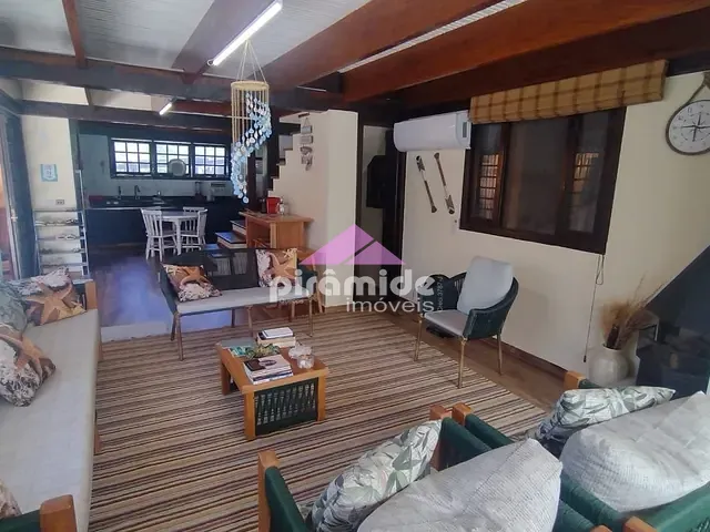 Casa com 1500m² 4 quartos e 6 banheiros, à venda, no bairro Praia de Camburí em São Sebastião