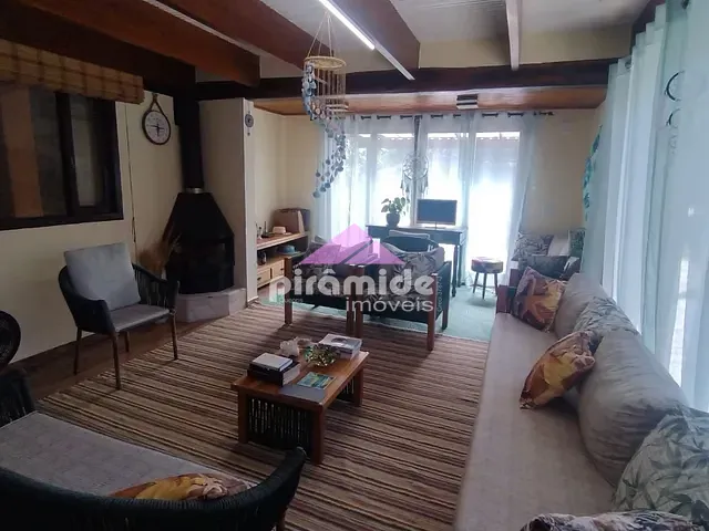 Casa com 1500m² 4 quartos e 6 banheiros, à venda, no bairro Praia de Camburí em São Sebastião