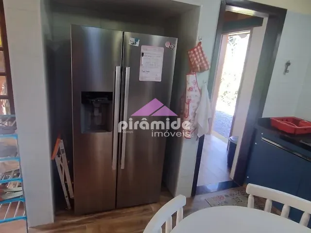 Casa com 1500m² 4 quartos e 6 banheiros, à venda, no bairro Praia de Camburí em São Sebastião