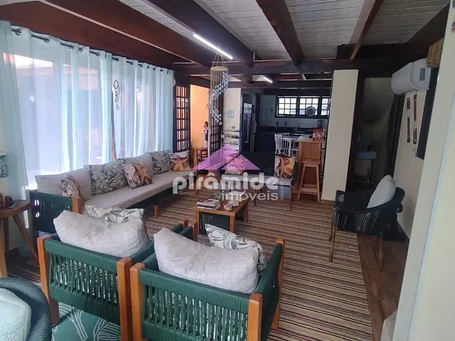 Casa com 1500m² 4 quartos e 6 banheiros, à venda, no bairro Praia de Camburí em São Sebastião