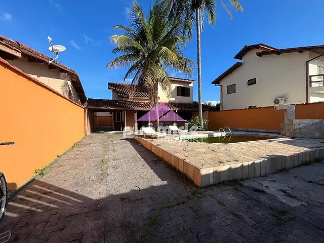 Casa com 240m² 4 quartos e 4 banheiros, à venda, no bairro Jardim Britânia em Caraguatatuba
