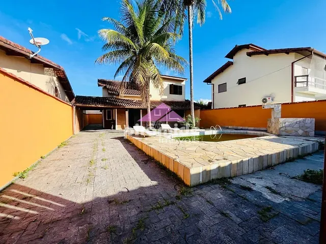 Casa com 240m² 4 quartos e 4 banheiros, à venda, no bairro Jardim Britânia em Caraguatatuba