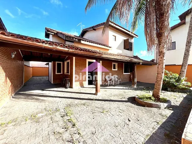 Casa com 240m² 4 quartos e 4 banheiros, à venda, no bairro Jardim Britânia em Caraguatatuba
