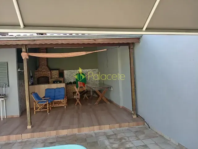Casa com 280m² 2 quartos e 2 banheiros, à venda, no bairro Karina em Pindamonhangaba