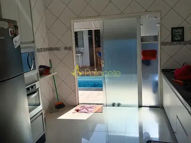 Casa com 280m² 2 quartos e 2 banheiros, à venda, no bairro Karina em Pindamonhangaba