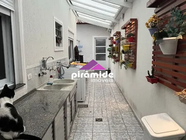 Casa com 151m² 3 quartos e 2 banheiros, à venda, no bairro Conjunto Residencial Trinta e Um de Março em São José dos Campos