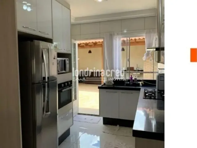 Casa 3 quartos e 4 banheiros, à venda, no bairro Dom Pedro II em Londrina
