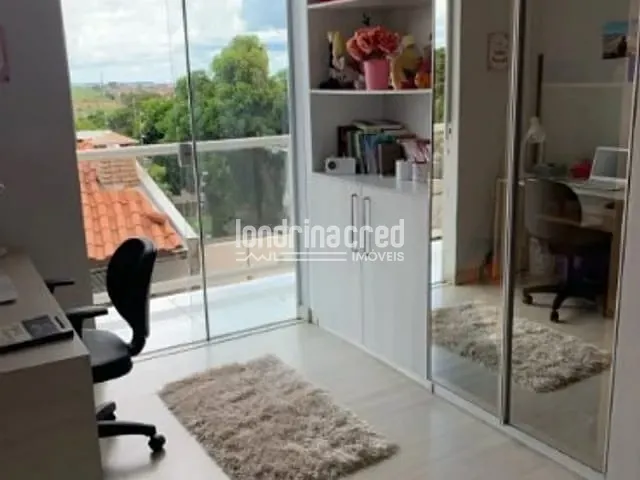 Casa 3 quartos e 4 banheiros, à venda, no bairro Dom Pedro II em Londrina