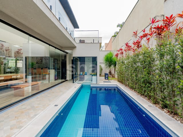 Casa com 490m² 5 quartos e 8 banheiros, à venda, no bairro Alphaville em Santana de Parnaíba