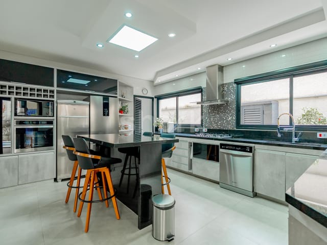 Casa com 490m² 5 quartos e 8 banheiros, à venda, no bairro Alphaville em Santana de Parnaíba