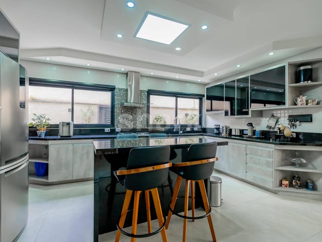 Casa com 490m² 5 quartos e 8 banheiros, à venda, no bairro Alphaville em Santana de Parnaíba