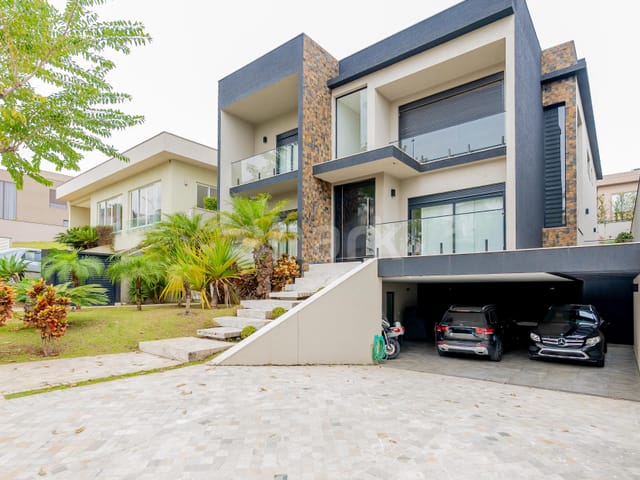 Casa com 490m² 5 quartos e 8 banheiros, à venda, no bairro Alphaville em Santana de Parnaíba