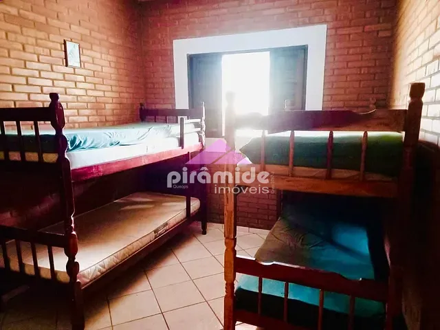 Casa com 250m² 3 quartos e 2 banheiros, à venda, no bairro Martim de Sá em Caraguatatuba