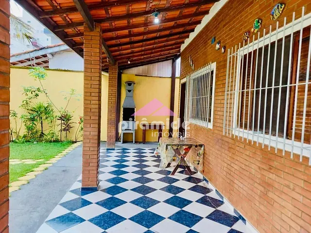 Casa com 250m² 3 quartos e 2 banheiros, à venda, no bairro Martim de Sá em Caraguatatuba