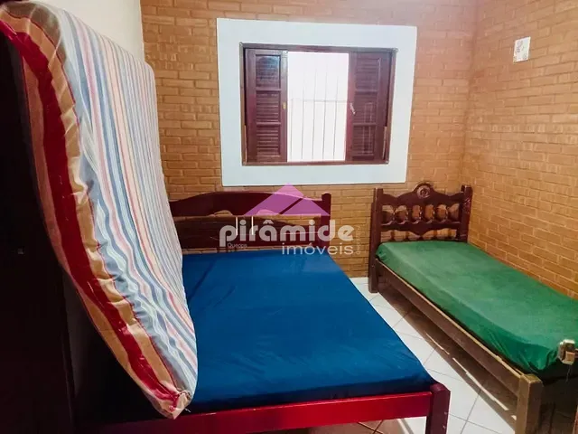 Casa com 250m² 3 quartos e 2 banheiros, à venda, no bairro Martim de Sá em Caraguatatuba