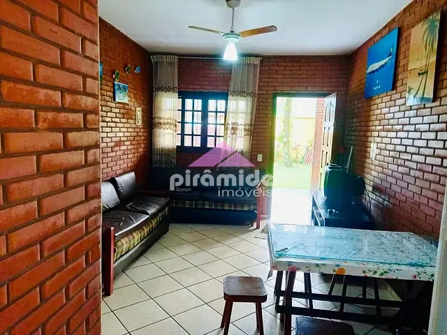 Casa com 250m² 3 quartos e 2 banheiros, à venda, no bairro Martim de Sá em Caraguatatuba