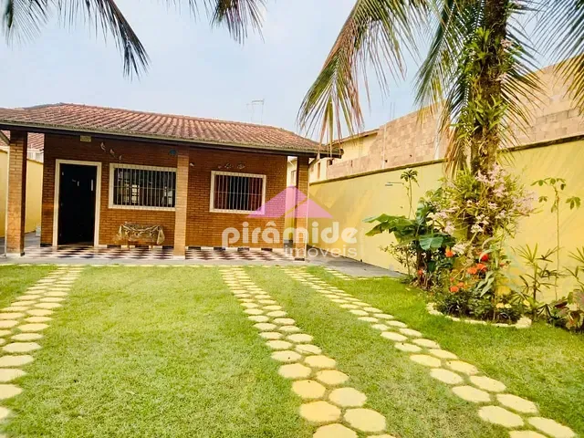 Casa com 250m² 3 quartos e 2 banheiros, à venda, no bairro Martim de Sá em Caraguatatuba
