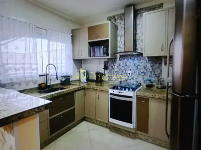 Sobrado com 175m² 3 quartos e 2 banheiros, à venda, no bairro Residencial Maricá em Pindamonhangaba