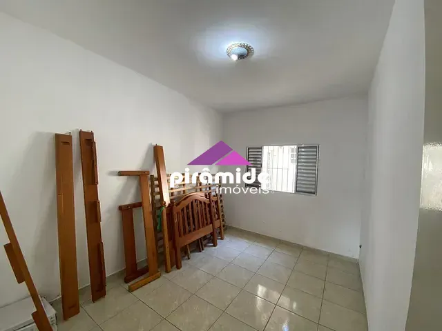 Casa com 250m² 4 quartos e 3 banheiros, para alugar, no bairro Jardim Satélite em São José dos Campos