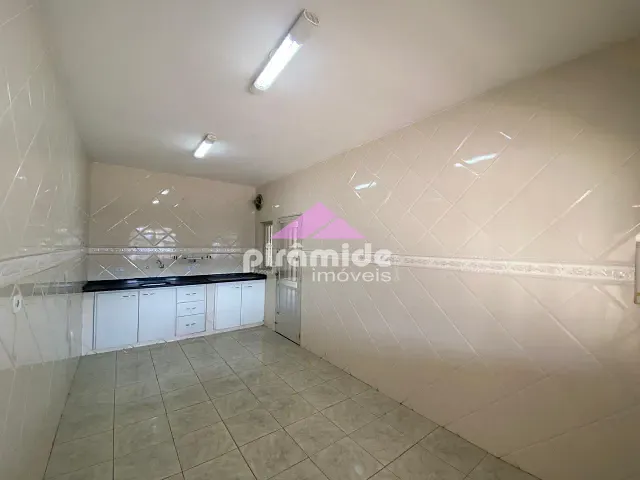 Casa com 250m² 4 quartos e 3 banheiros, para alugar, no bairro Jardim Satélite em São José dos Campos