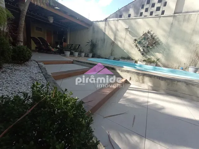 Casa com 400m² 3 quartos e 3 banheiros, à venda, no bairro Jardim das Flores em São José dos Campos