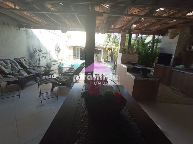 Casa com 400m² 3 quartos e 3 banheiros, à venda, no bairro Jardim das Flores em São José dos Campos