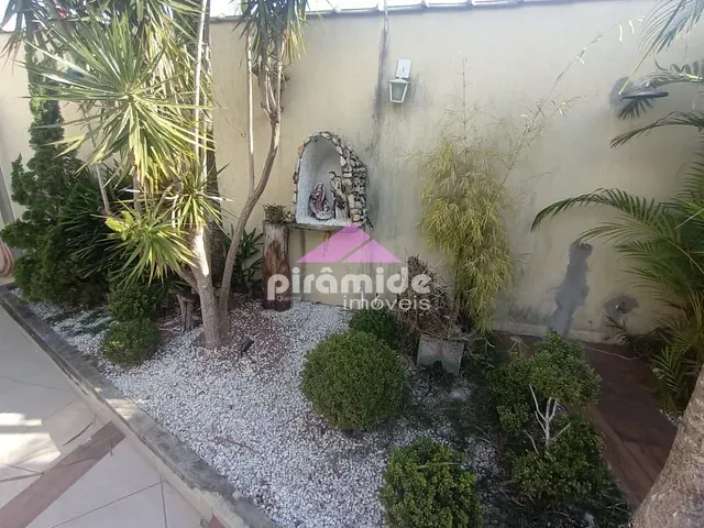 Casa com 400m² 3 quartos e 3 banheiros, à venda, no bairro Jardim das Flores em São José dos Campos
