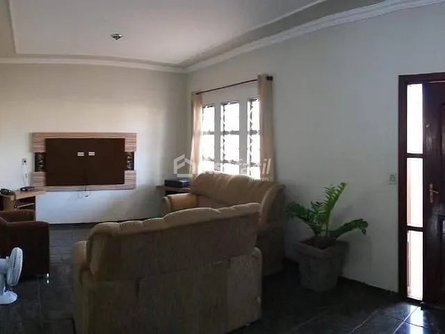 Casa com 625m² 2 quartos e 2 banheiros, à venda, no bairro Parque dos Novos Estados em Campo Grande
