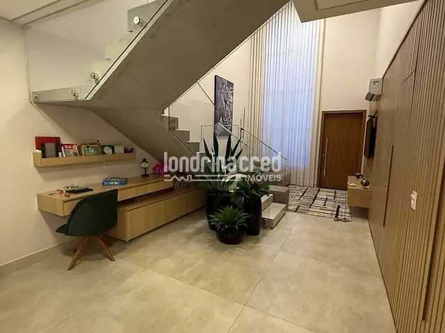 Casa com 250m² 3 quartos e 4 banheiros, à venda, no bairro Cidade Industrial 2 em Londrina