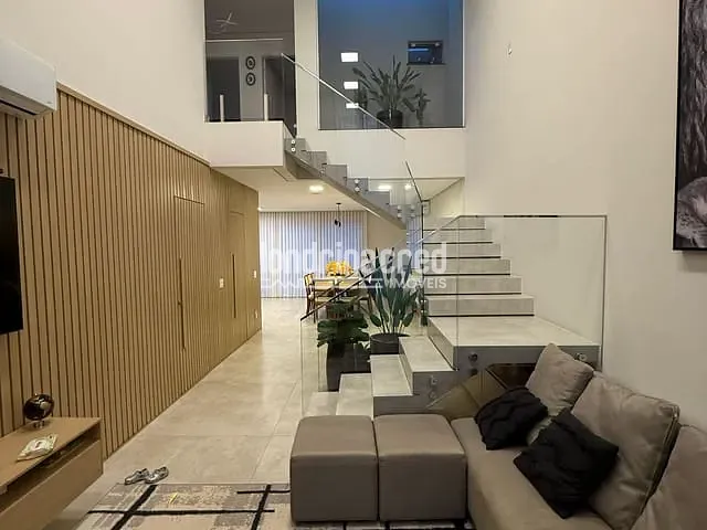 Casa com 250m² 3 quartos e 4 banheiros, à venda, no bairro Cidade Industrial 2 em Londrina