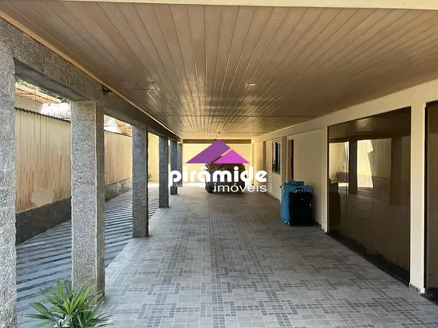 Casa com 450m² 4 quartos e 3 banheiros, à venda, no bairro Balneário Gardem Mar em Caraguatatuba